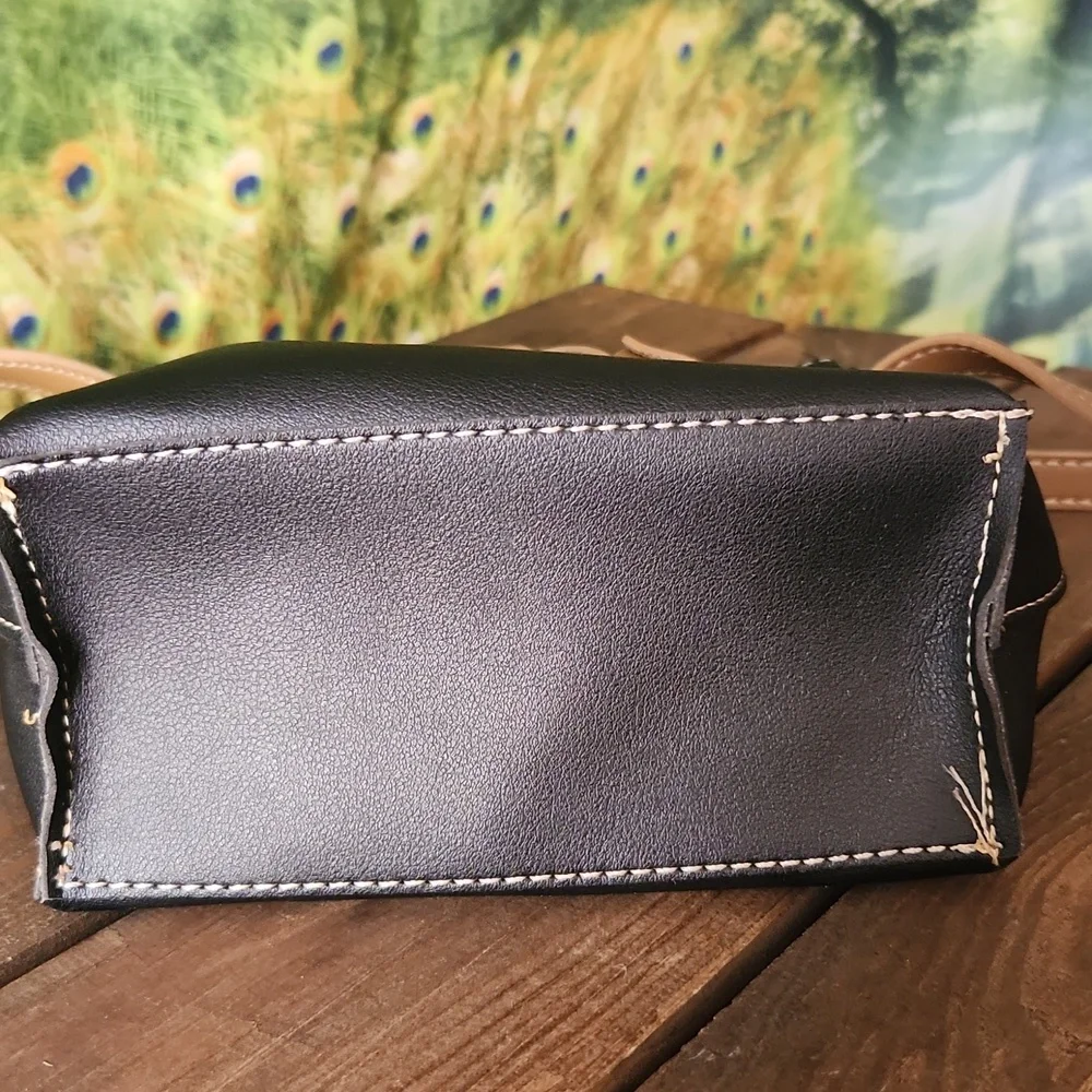 FOSSIL  New condition  black & tan leather crossbody hand bag. - Picture 7 of 7
